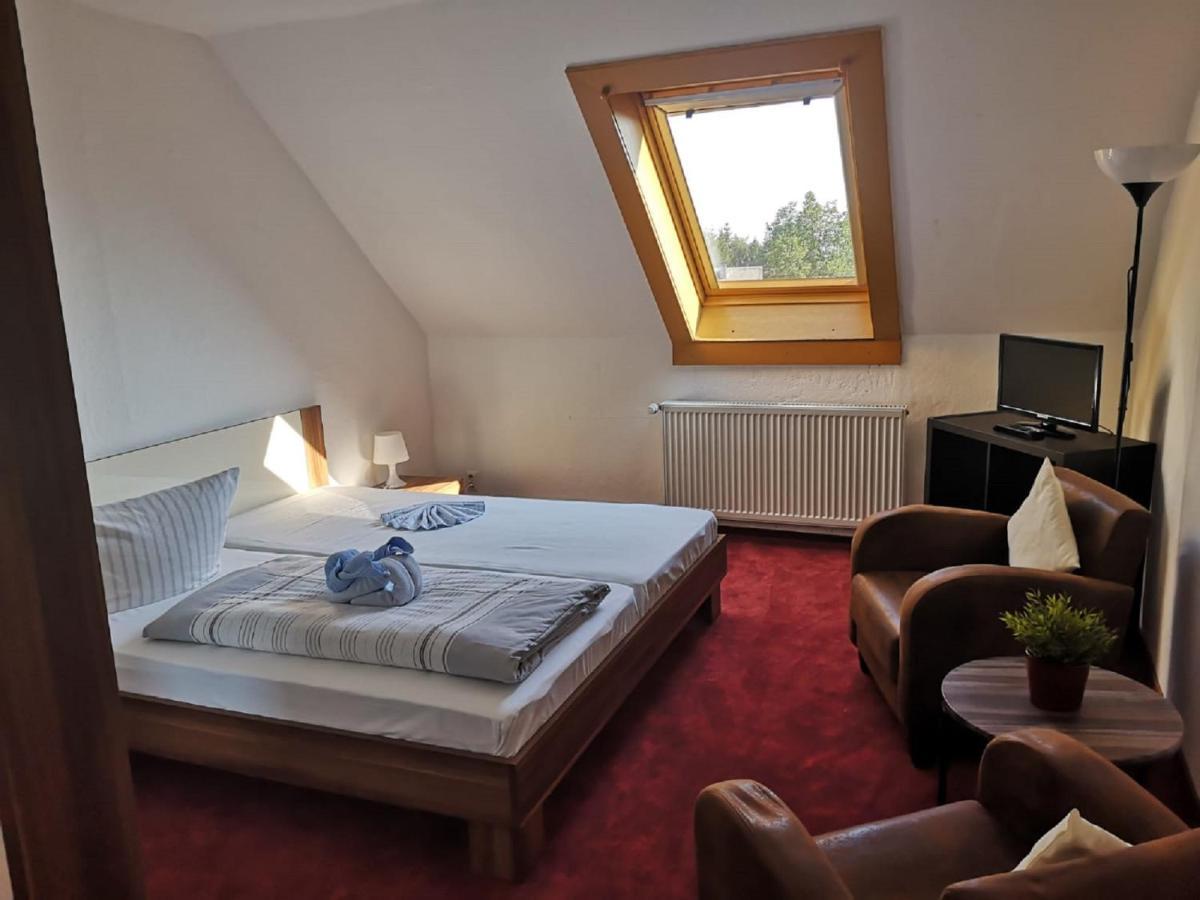 Pension & Gasthof Erbgericht Hoehenlage 850M Marienberg Exterior photo