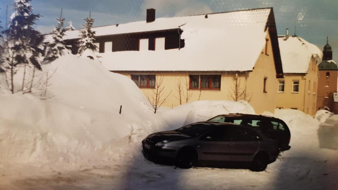 Pension & Gasthof Erbgericht Hoehenlage 850M Marienberg Exterior photo